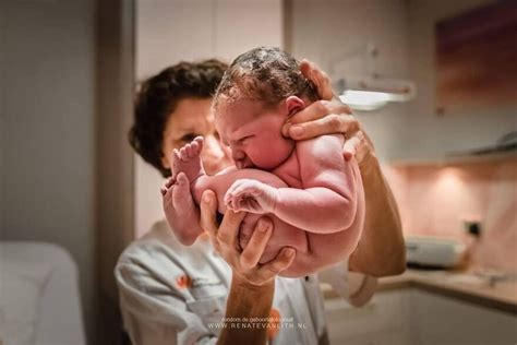 nude baby girls|26 Raw & Beautiful Birth Photos That Capture The Magic Of New。